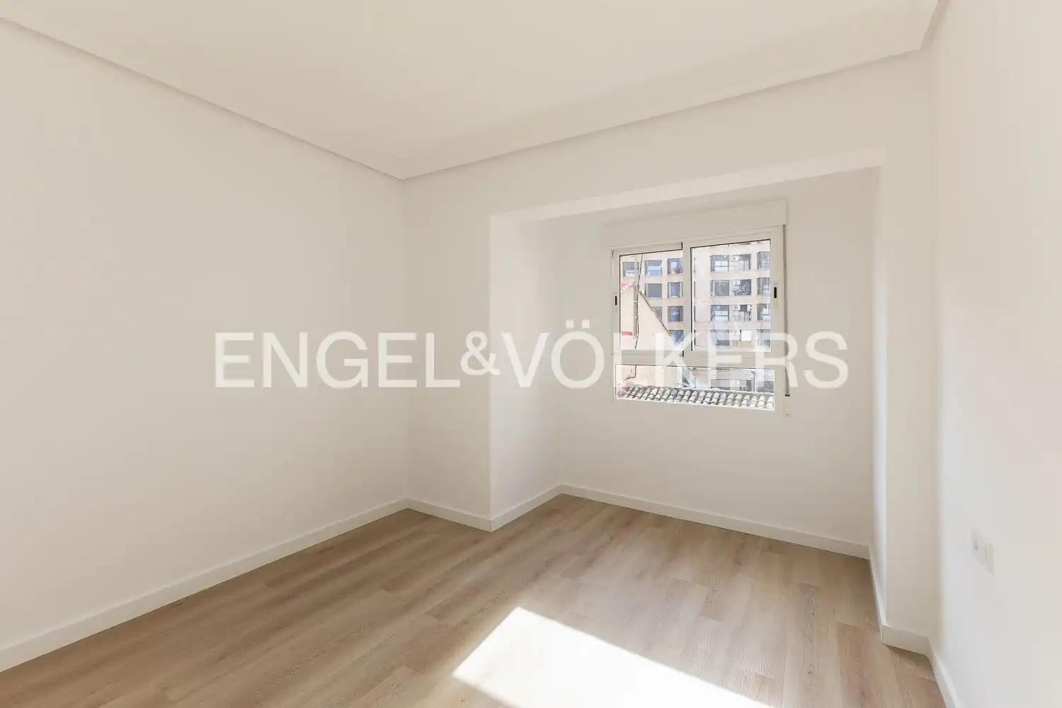 Habitación de Piso en venta en Valencia con Calefacción y Balcón