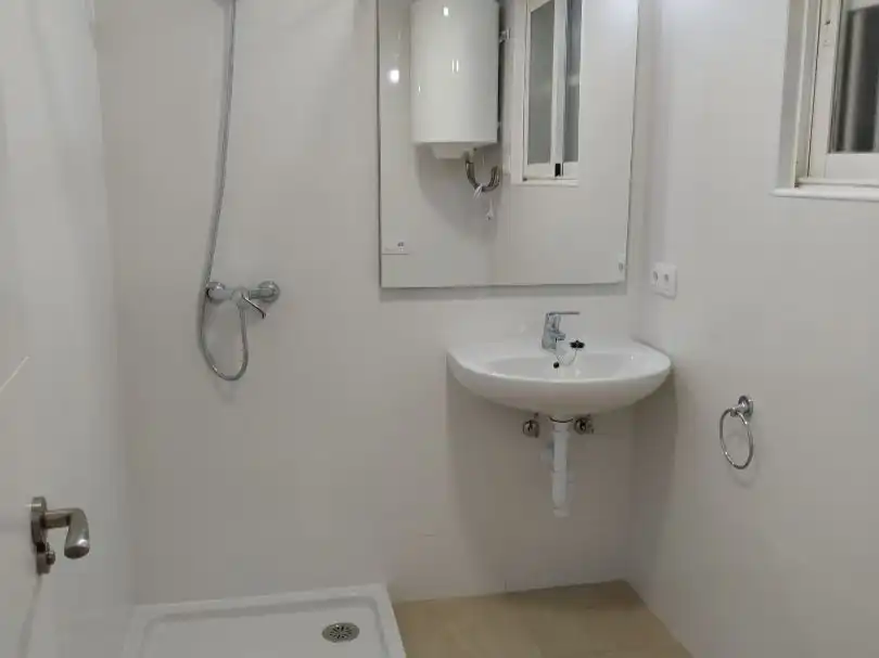 Bathroom of Apartments for rent in Ponent