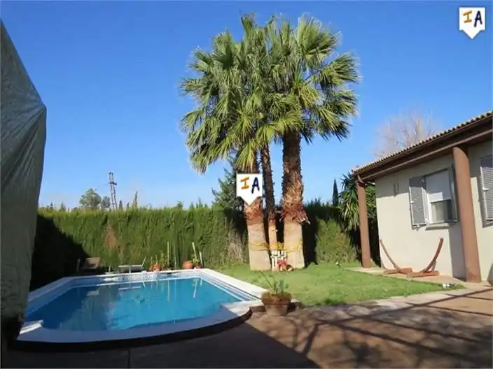 Jardí de Casa o xalet en venda en Jaén amb Aire condicionat, Traster i Piscina