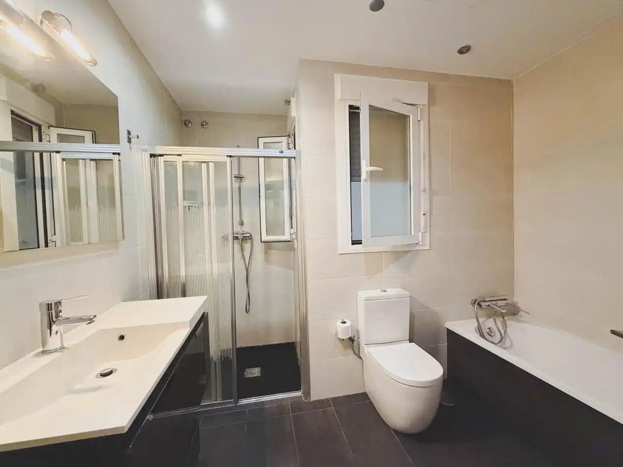 Baño de Piso en venta en Cádiz con Aire acondicionado, Calefacción y Balcón