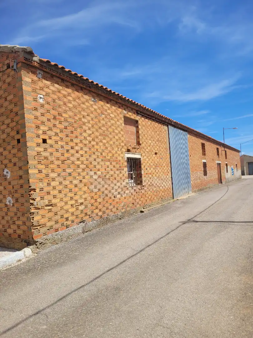 Industriegebäude zum Verkauf in Calle Extrarradio 2
