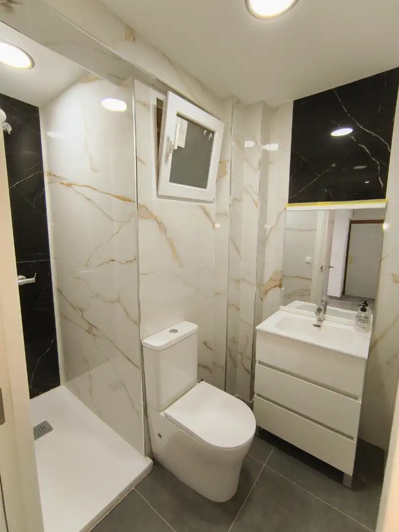 Bathroom of Flat for sale in Palencia  with Air Conditioner, Heating and Parquet flooring