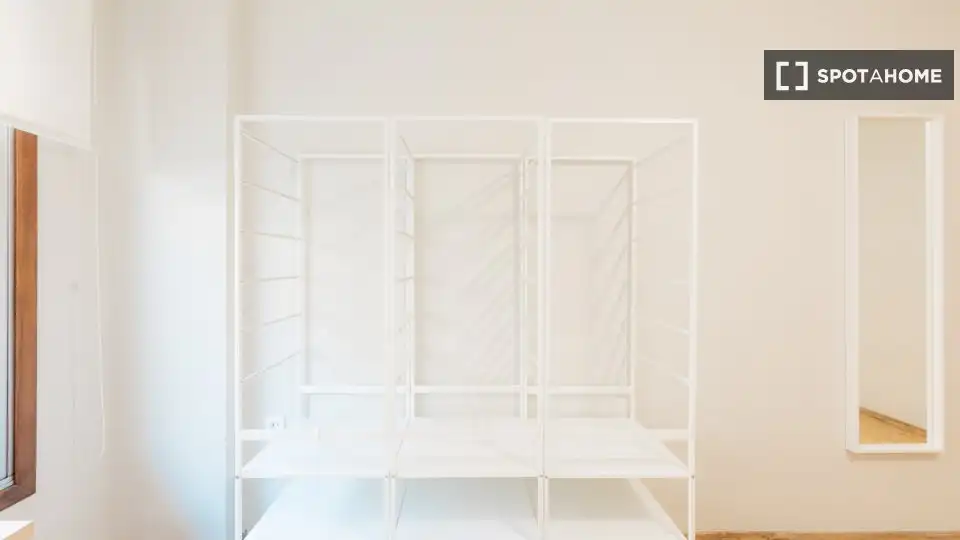 Habitación de Piso de alquiler en Valencia con Aire acondicionado, Calefacción y Amueblado