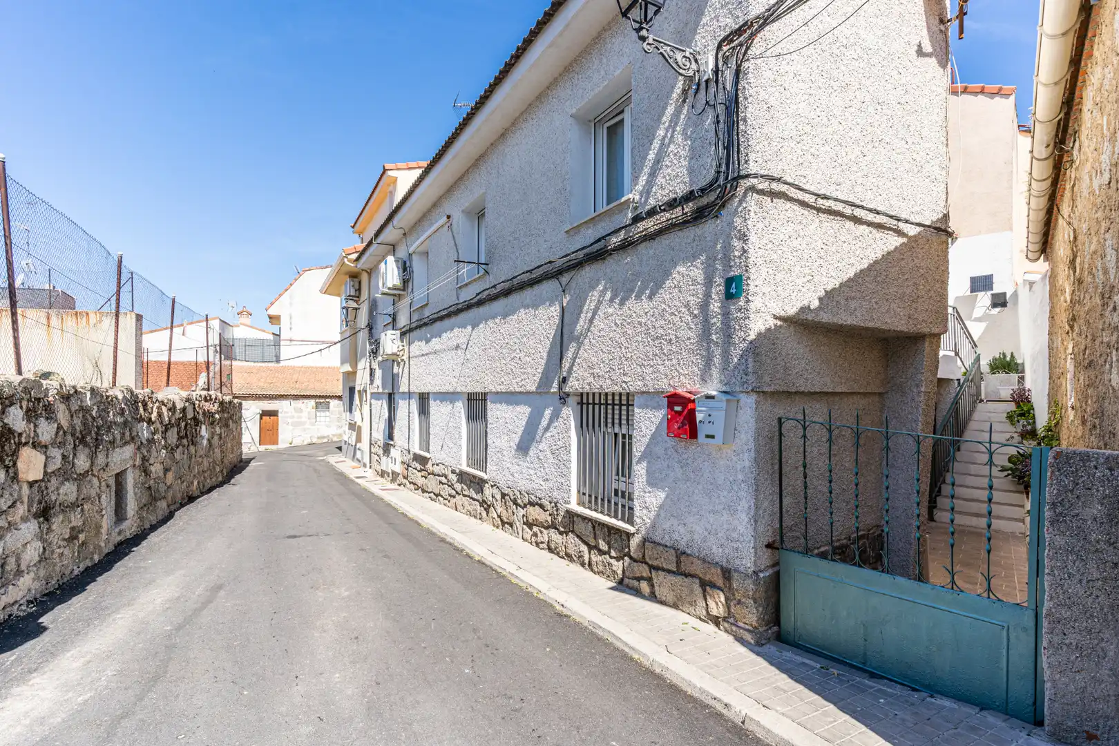 Vista exterior de Piso en venta en Valdemorillo con Aire acondicionado y Calefacción
