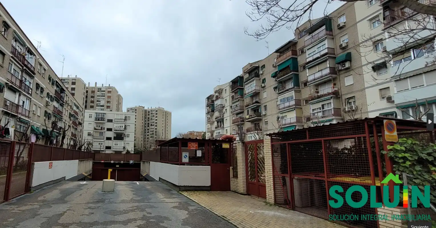 Vista exterior de Garatge en venda en Madrid