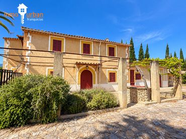 Casa rústica amb jardí en venda a Nord