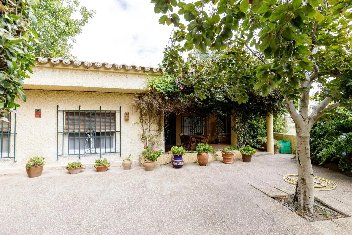 Vista exterior de Casa o xalet en venda en Zaragoza amb Aire condicionat, Calefacció i Jardí privat