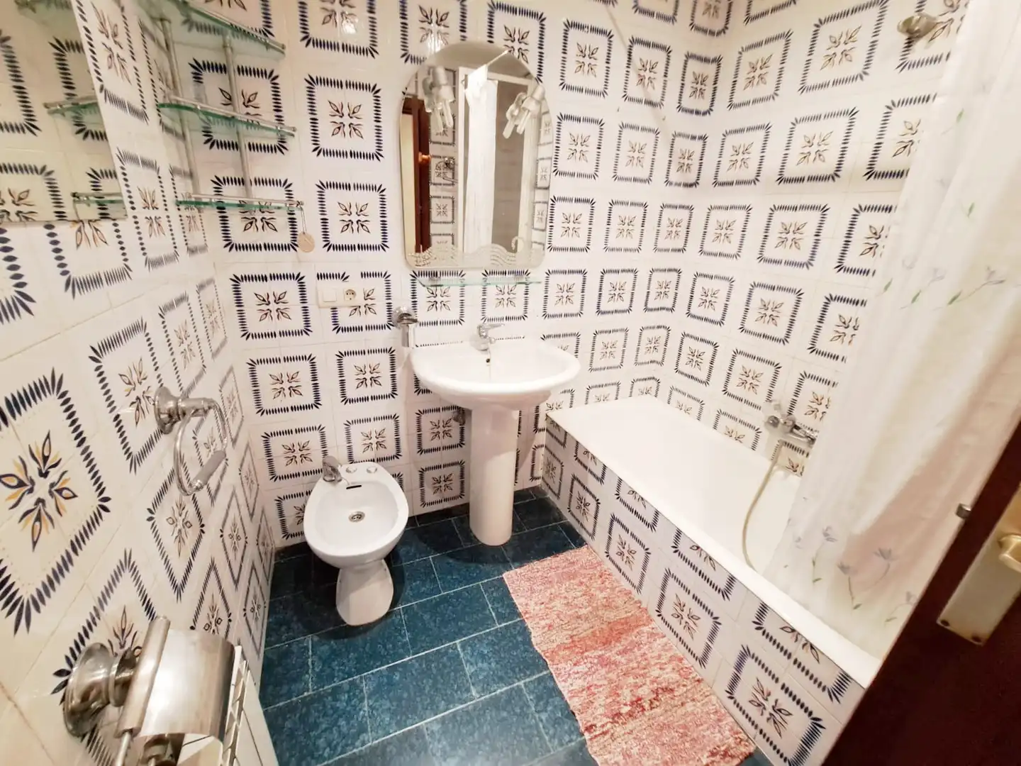 Bany de Pis en venda en Vitoria - Gasteiz amb Calefacció, Parquet i Terrassa
