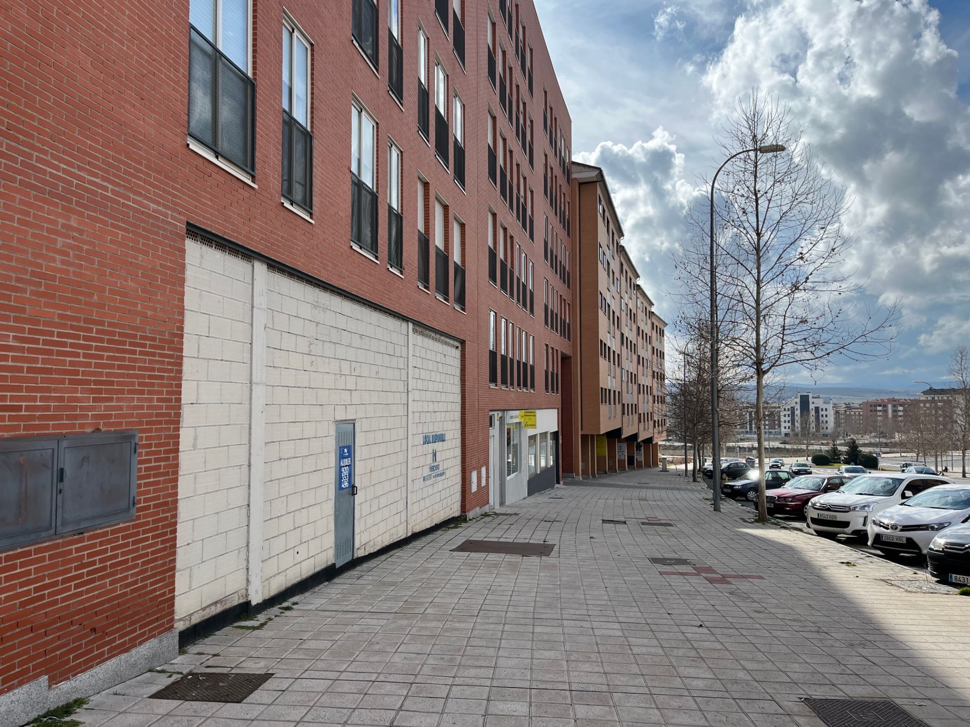 Vista exterior de Local de lloguer en Ávila Capital
