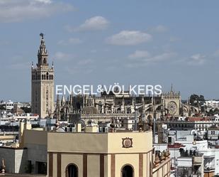 Exterior view of Apartment for sale in  Sevilla Capital  with Air Conditioner and Heating