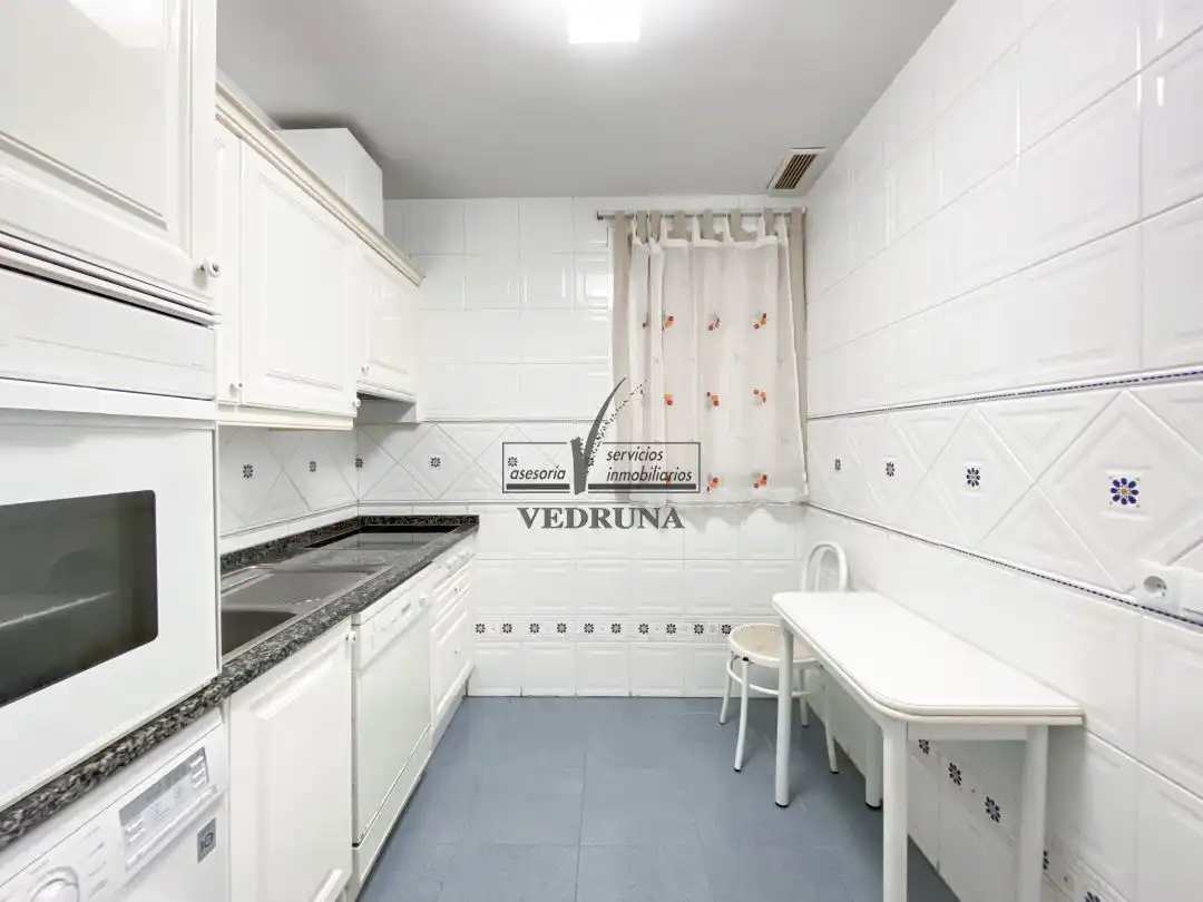 Flat for rent in Calle La Paz, Paseo Sagasta