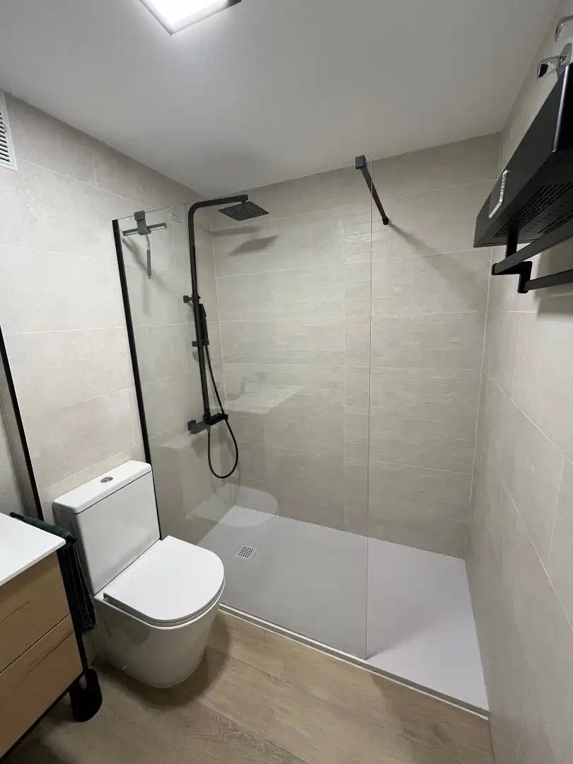 Badezimmer von Wohnung zur Miete in Rincón de la Victoria mit Klimaanlage, Terrasse und Möbliert