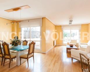 Living room of Single-family semi-detached to rent in  Madrid Capital  with Air Conditioner, Terrace and Swimming Pool