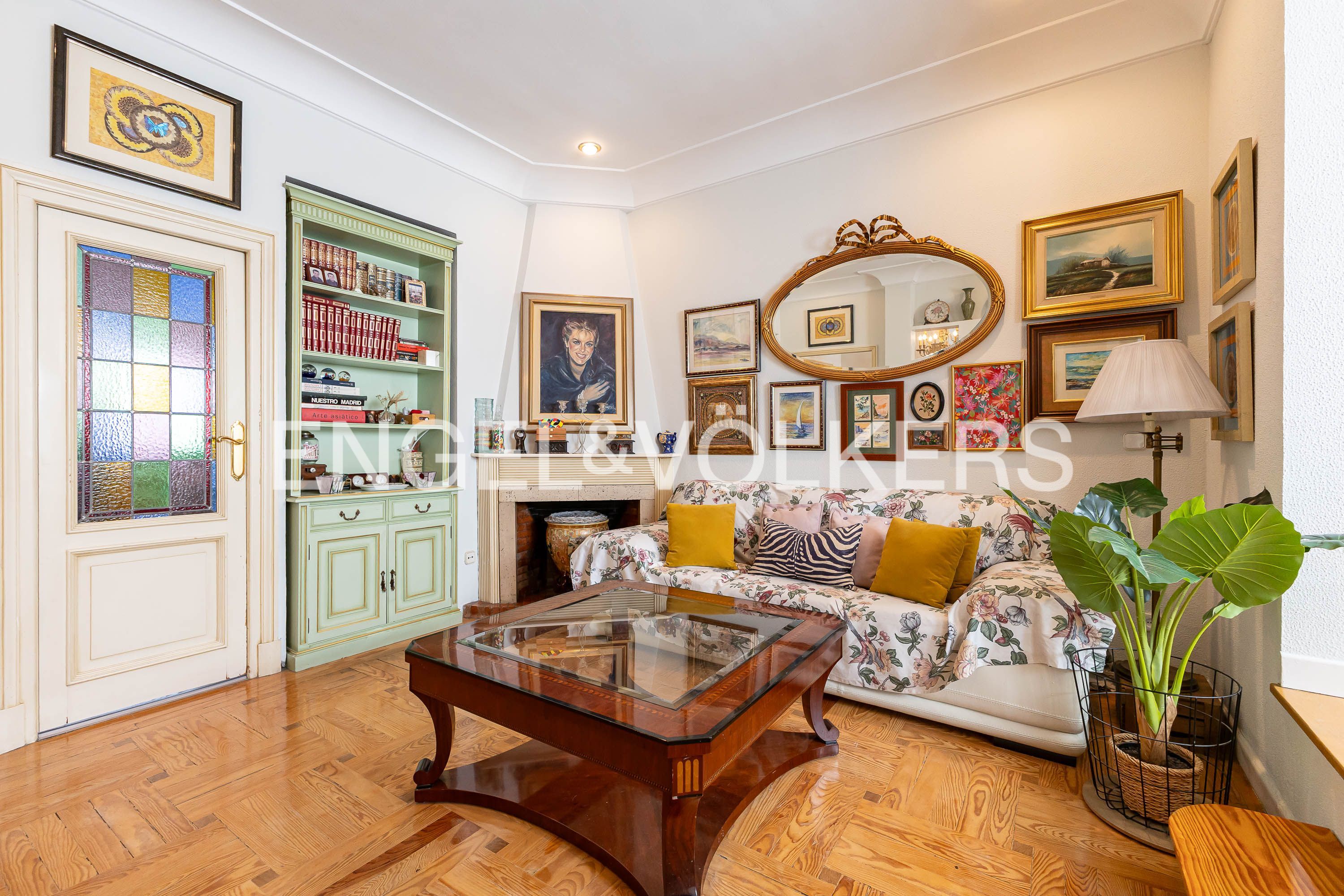 Sala d'estar de Apartament en venda en  Madrid Capital amb Aire condicionat, Calefacció i Parquet
