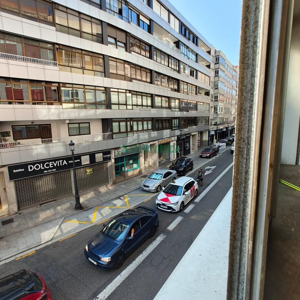 Vista exterior de Pis en venda en Vigo  amb Calefacció