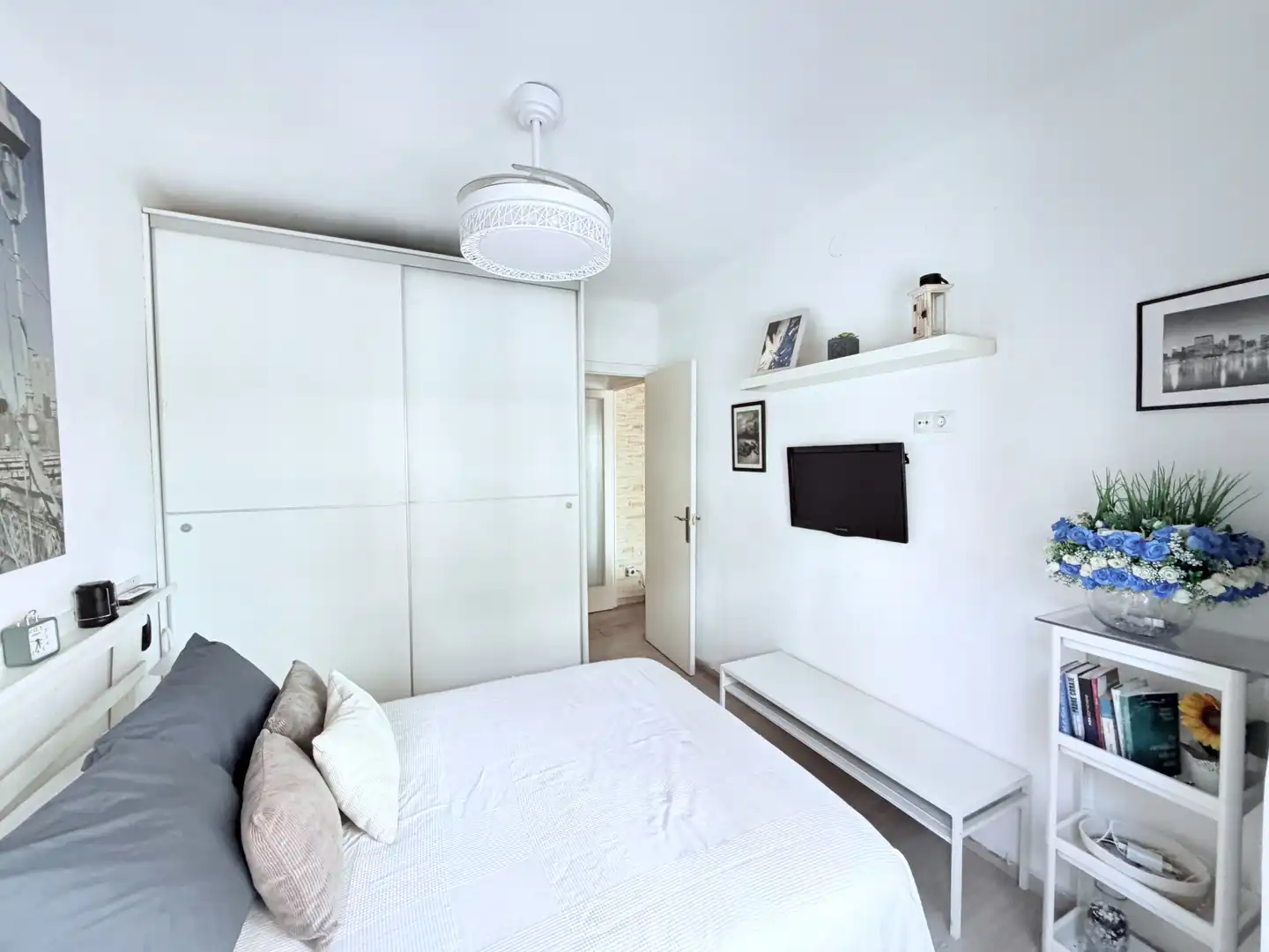 Schlafzimmer von Wohnung zum Verkauf in L'Hospitalet de Llobregat mit Parkett, Terrasse und Möbliert