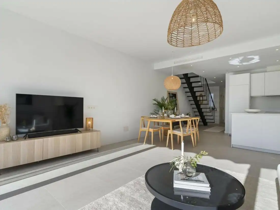 Wohnzimmer von Einfamilien-Reihenhaus zum Verkauf in Marbella mit Klimaanlage, Terrasse und Balkon