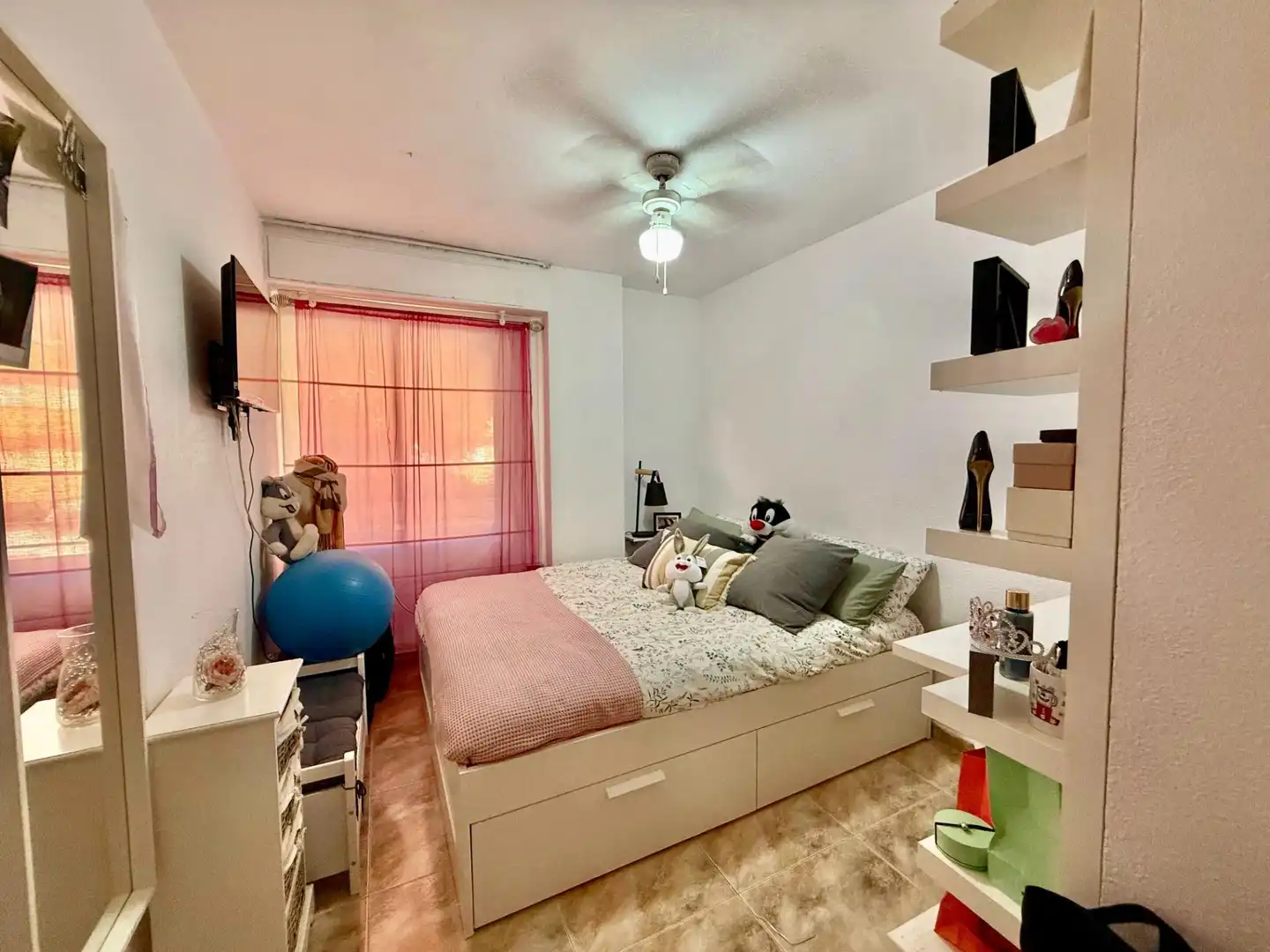 Habitación de Piso en venta en Valencia con Balcón