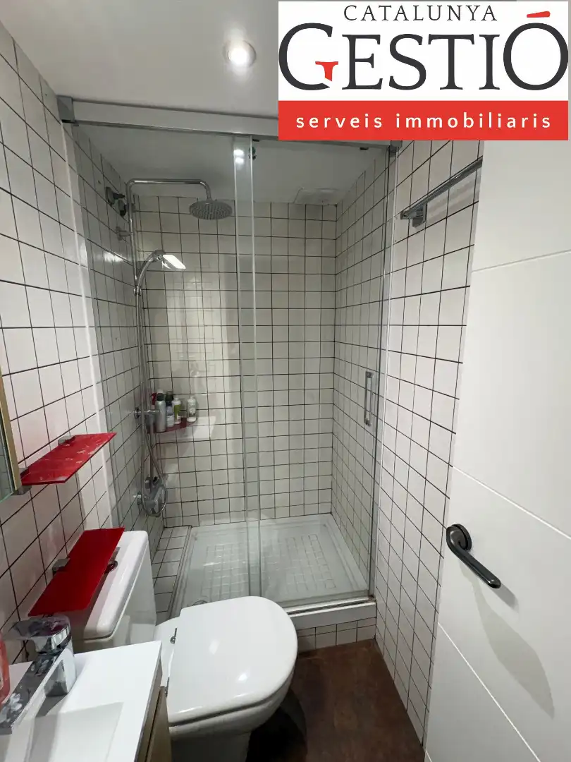 Badezimmer von Einfamilien-Reihenhaus zum Verkauf in Corbera de Llobregat mit Heizung, Privatgarten und Terrasse
