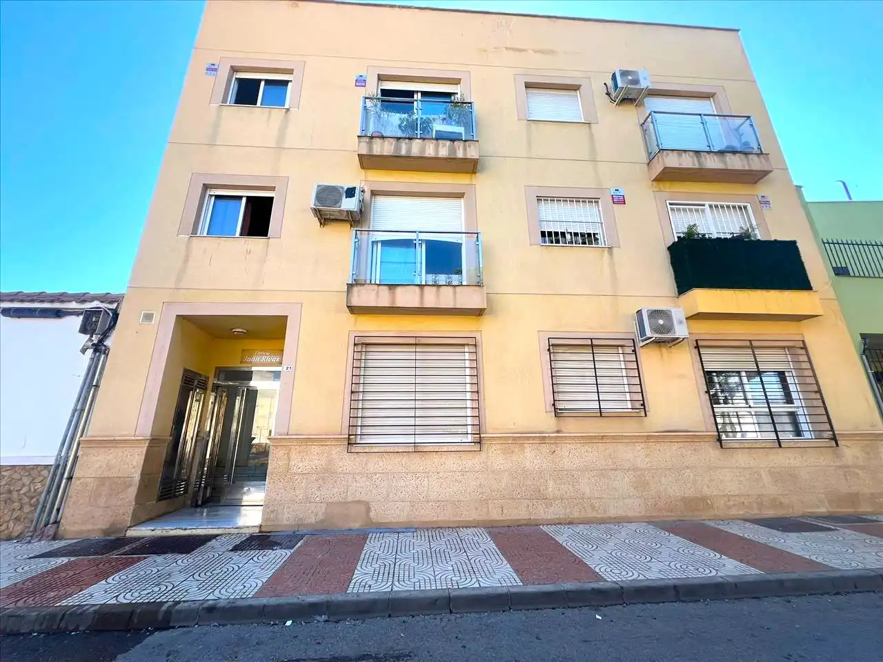 Exterior view of Flat for sale in Roquetas de Mar
