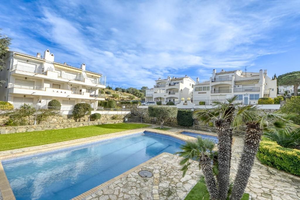 Exterior view of Apartment for sale in Roses  with Air Conditioner, Heating and Terrace
