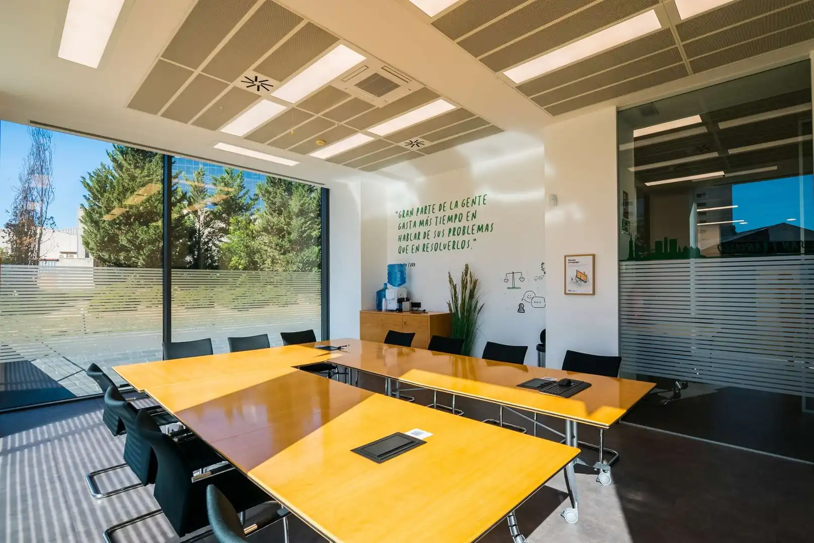 Oficina de alquiler en Cornellà de Llobregat con Aire acondicionado, Calefacción y Terraza