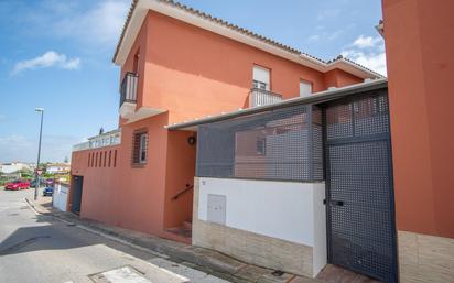 Exterior view of Single-family semi-detached for sale in San Fernando  with Air Conditioner, Heating and Storage room