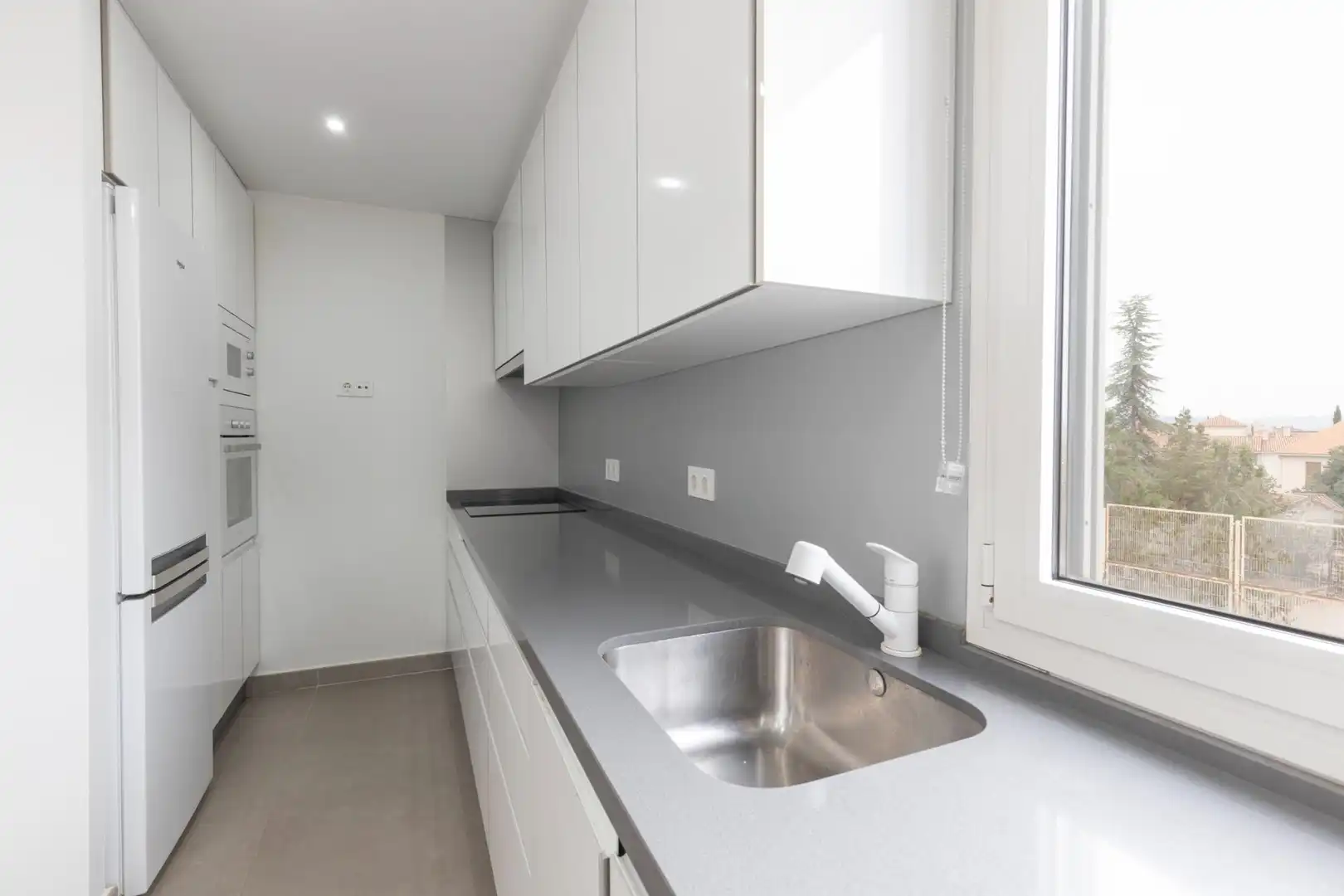 Cuina de Casa o xalet en venda en Granada amb Calefacció, Terrassa i Traster