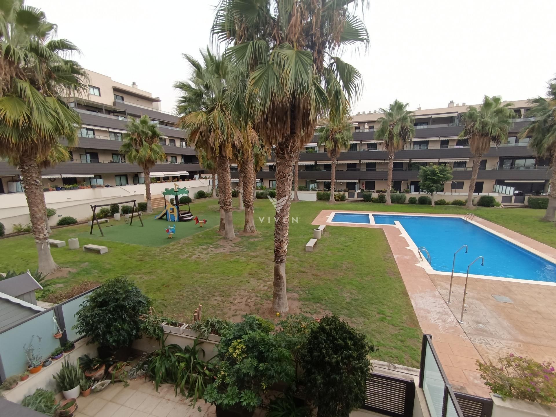 Swimming pool of Flat for sale in Vilanova i la Geltrú  with Air Conditioner, Heating and Private garden