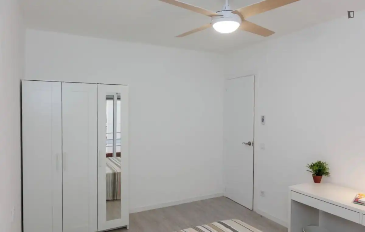 Habitación de Apartamento para compartir en L'Hospitalet de Llobregat con Amueblado, Horno y Lavadora
