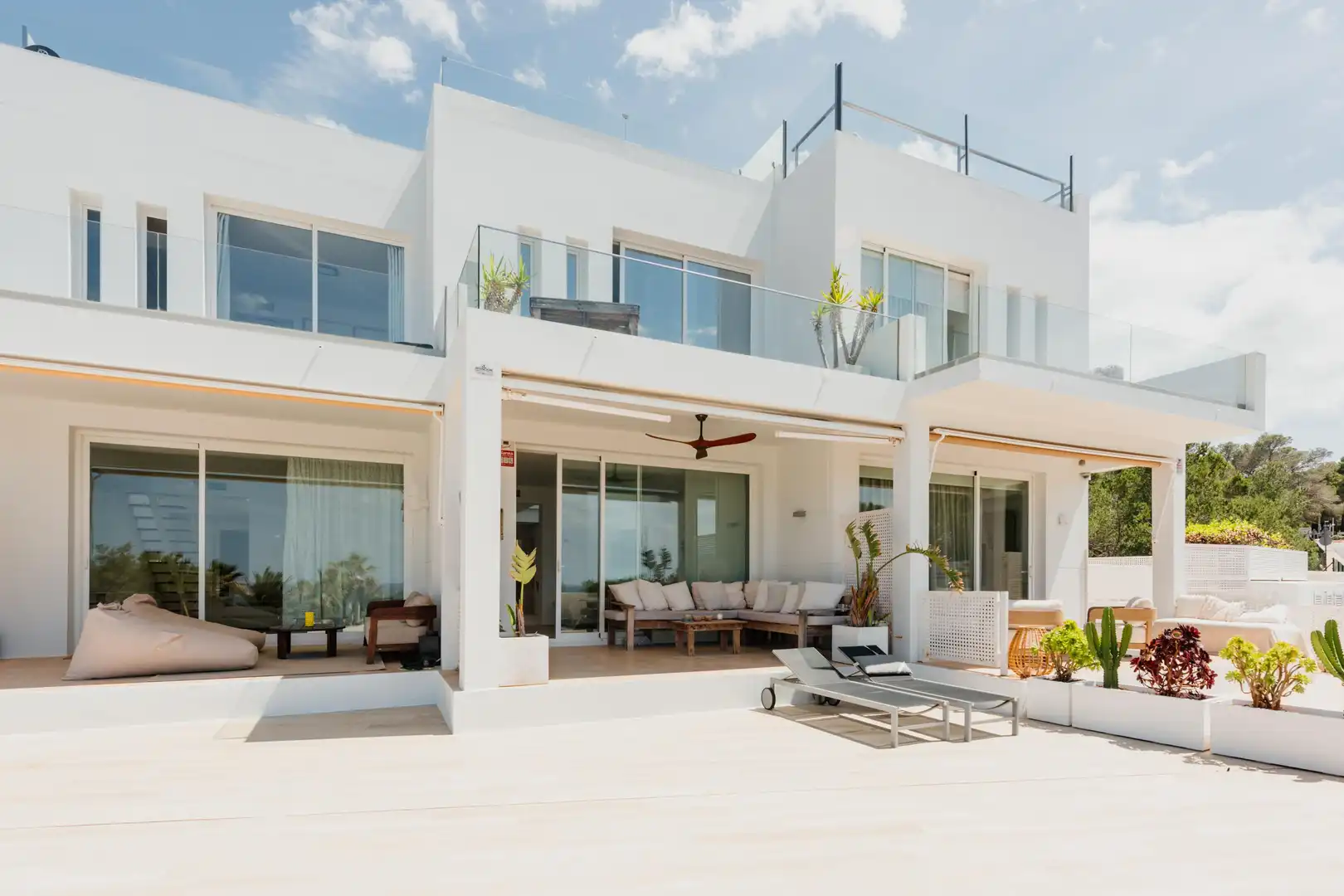 Casa aparellada amb terrassa en venda a Cala Vedella-Cala Tarida