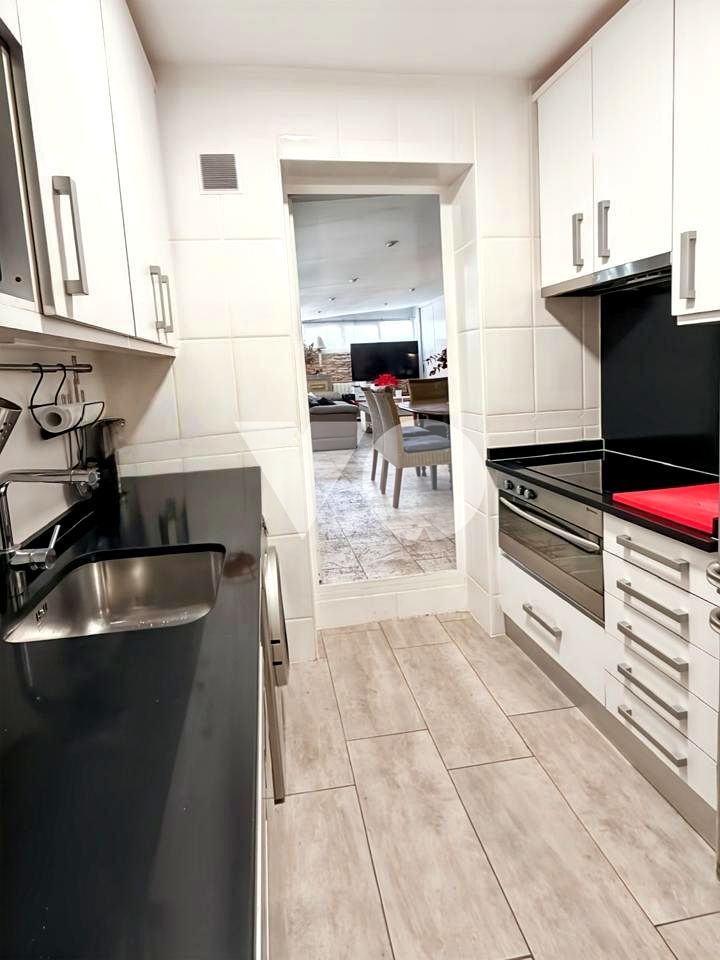 Cuina de Pis en venda en  Madrid Capital amb Aire condicionat, Calefacció i Jardí privat