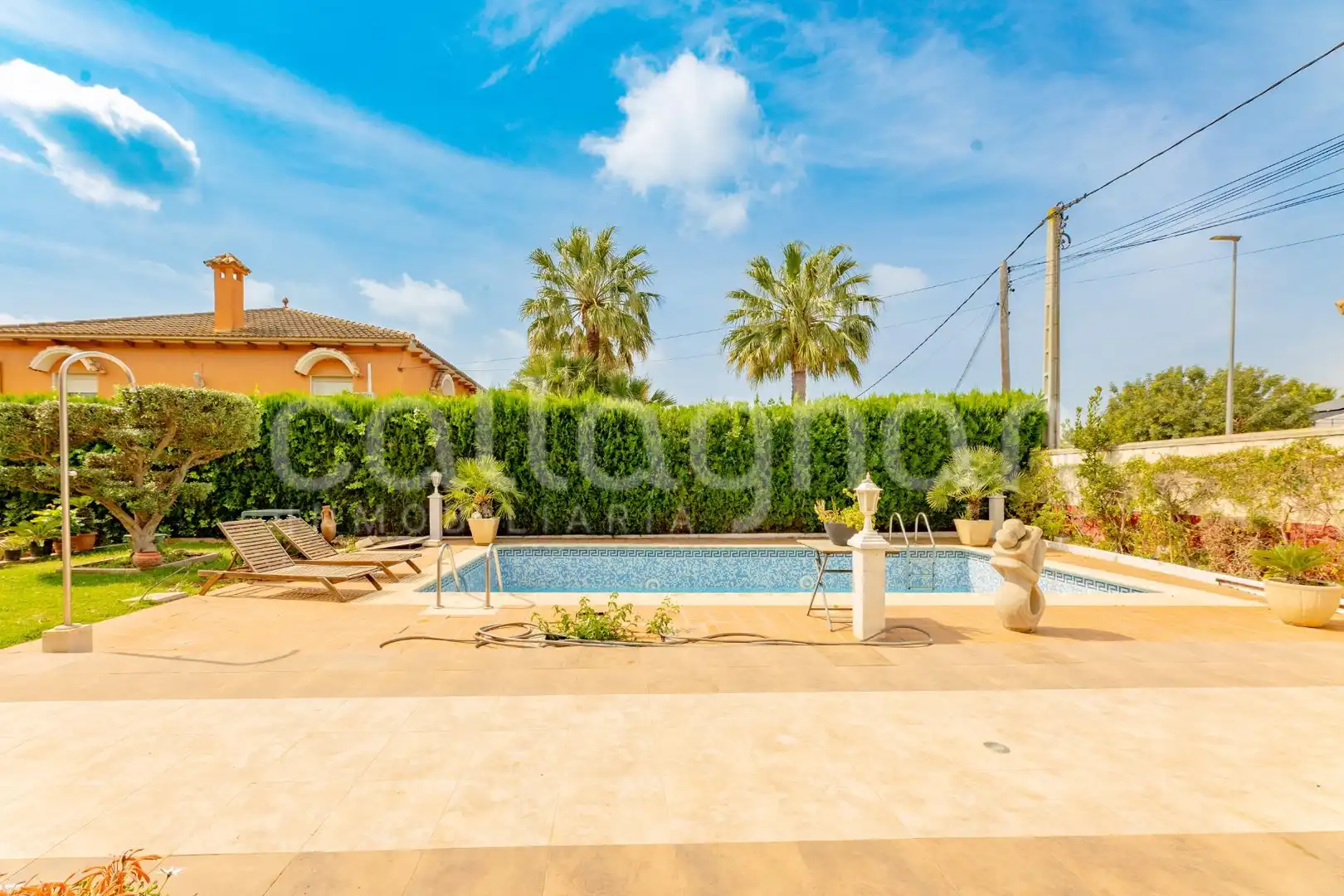 Piscina de Casa o xalet en venda en La Pobla de Vallbona amb Aire condicionat, Calefacció i Jardí privat