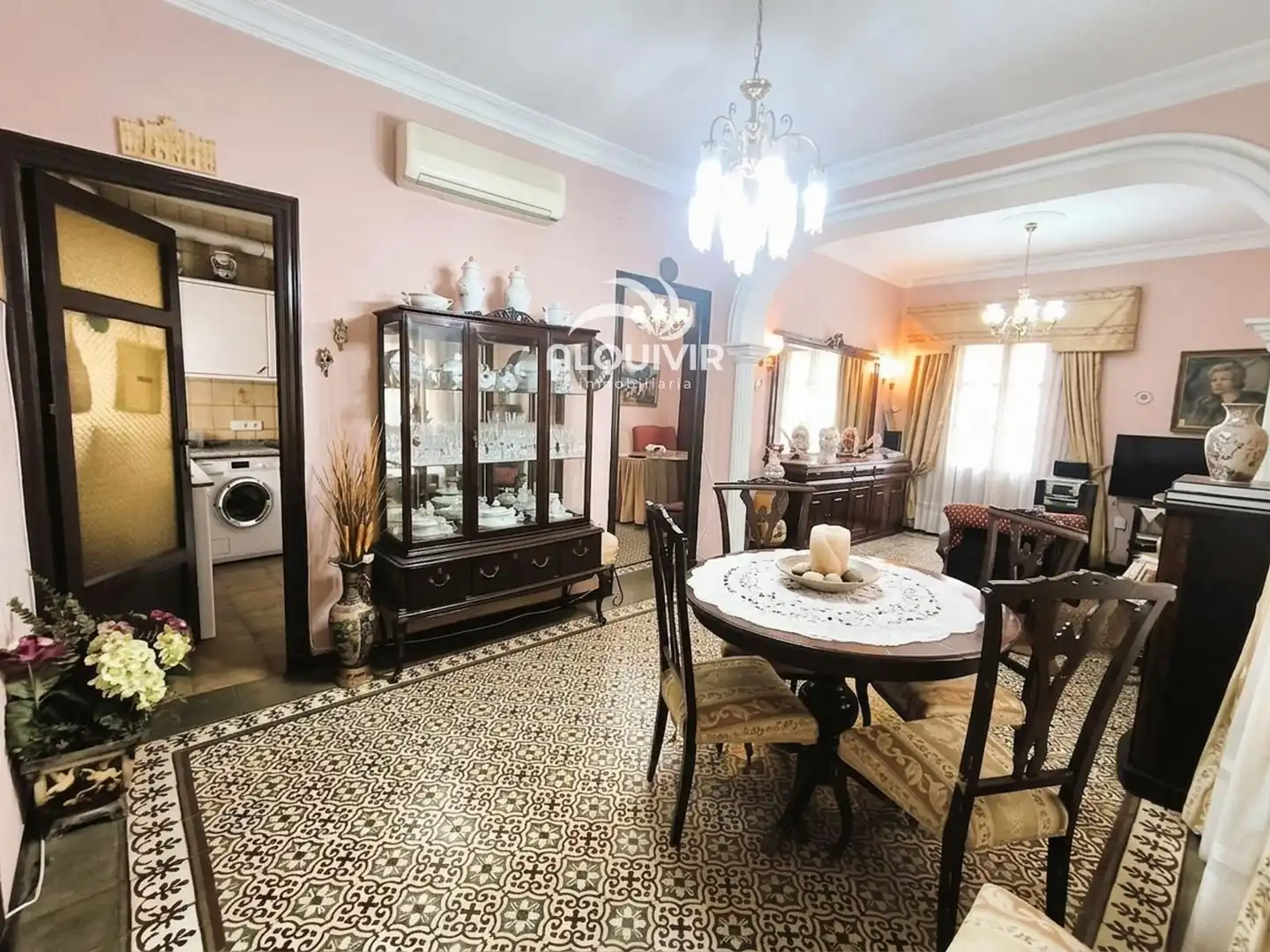 Comedor de Edificio en venta en Sevilla