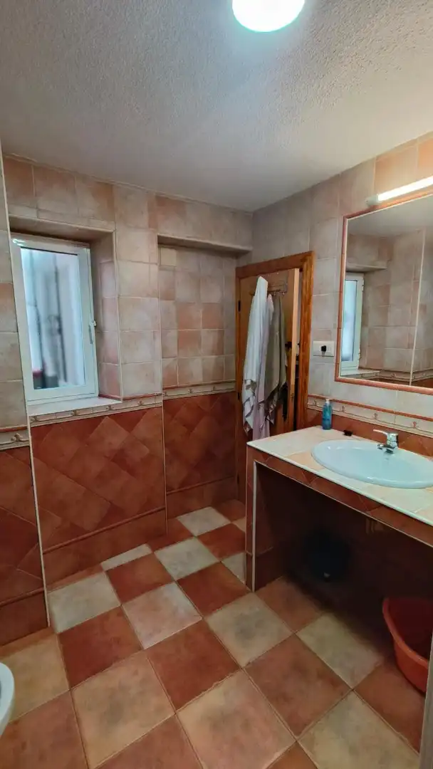 Bathroom of Houses for share in Jaén  with Air Conditioner, Private garden and Terrace