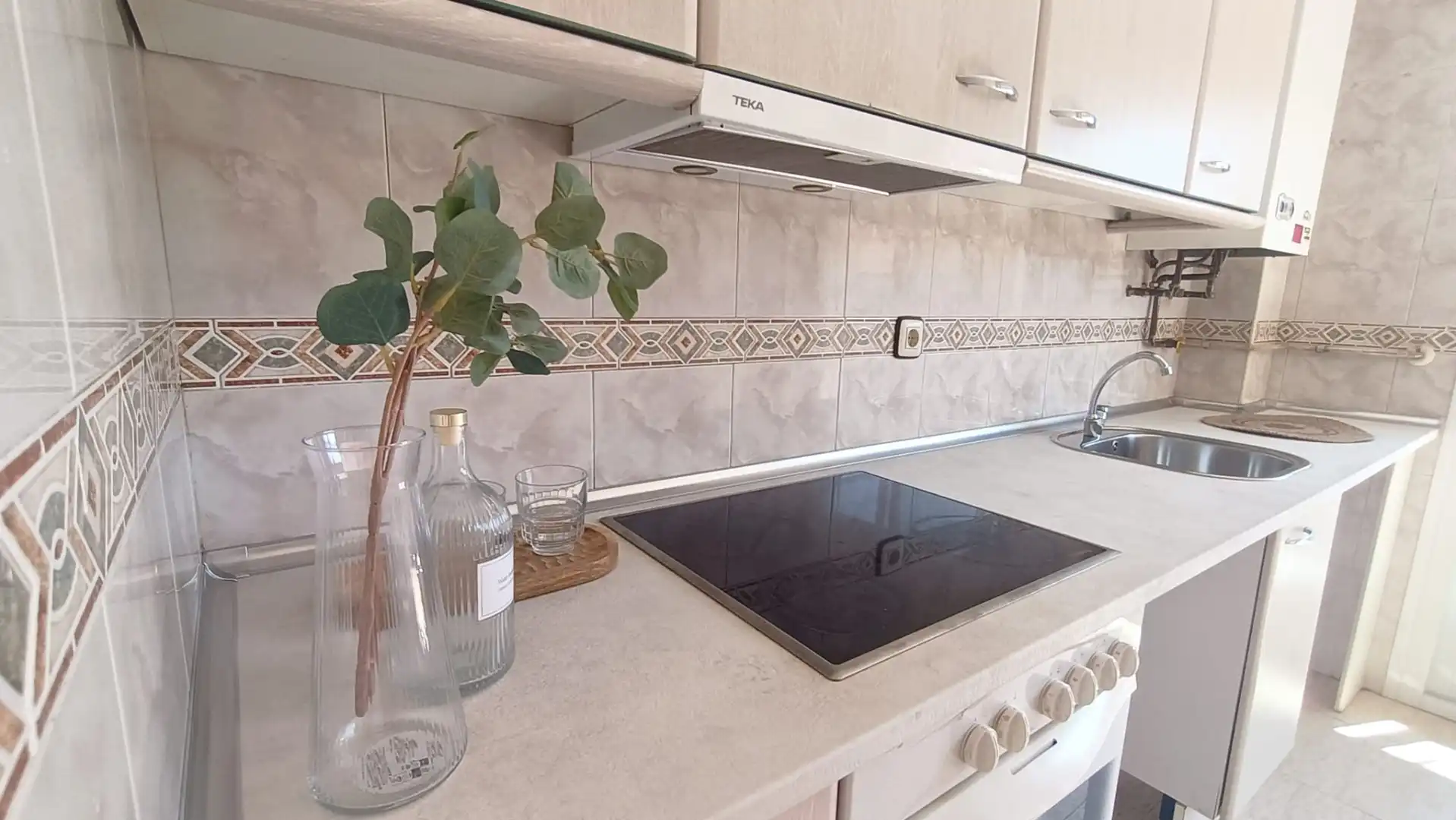 Küche von Wohnung zur Miete in Utebo mit Heizung und Ofen