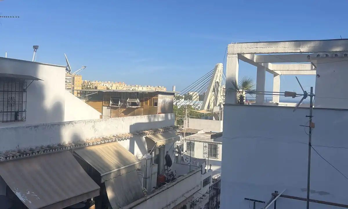 Vista exterior de Casa adosada en venda en Marbella amb Terrassa