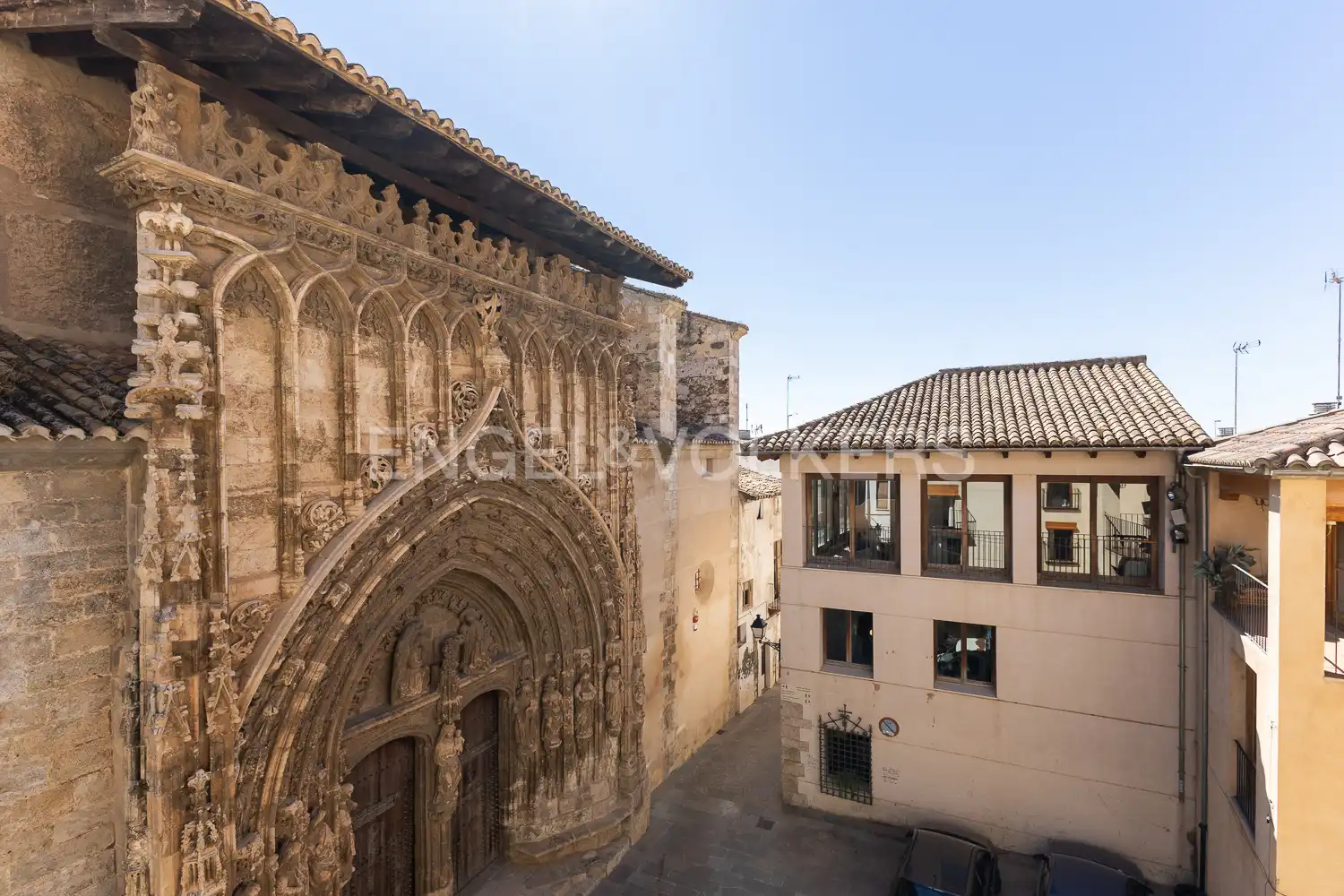 Vista exterior de Casa o xalet en venda en Requena amb Calefacció i Balcó