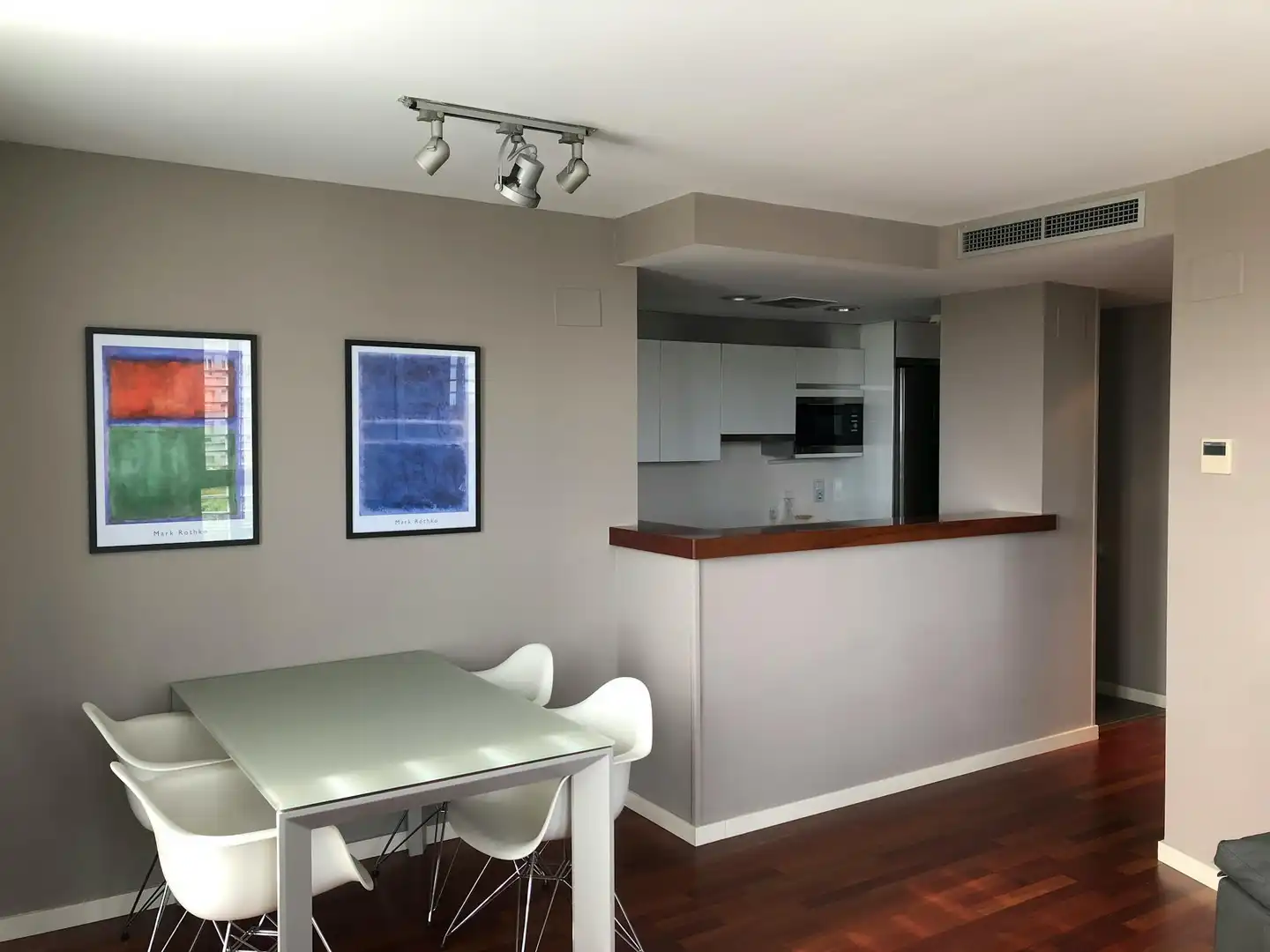 Comedor de Piso de alquiler en Barcelona con Aire acondicionado, Calefacción y Amueblado