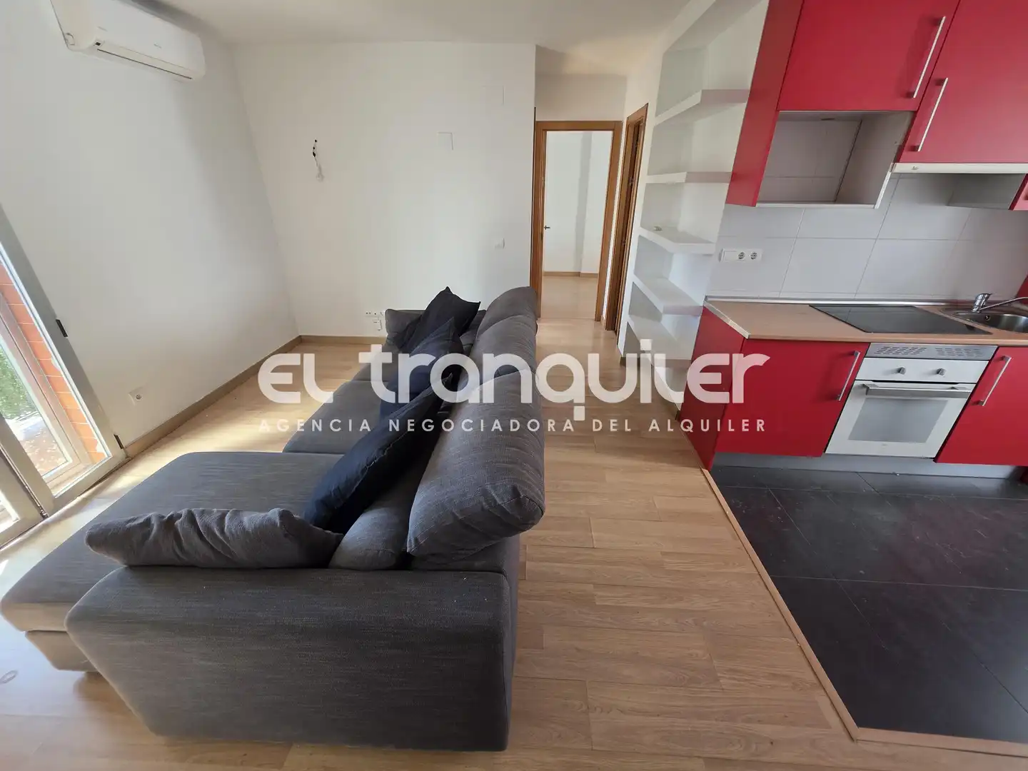 Living room of Flat for rent in Madrid  with Air Conditioner, Parquet flooring and Terrace