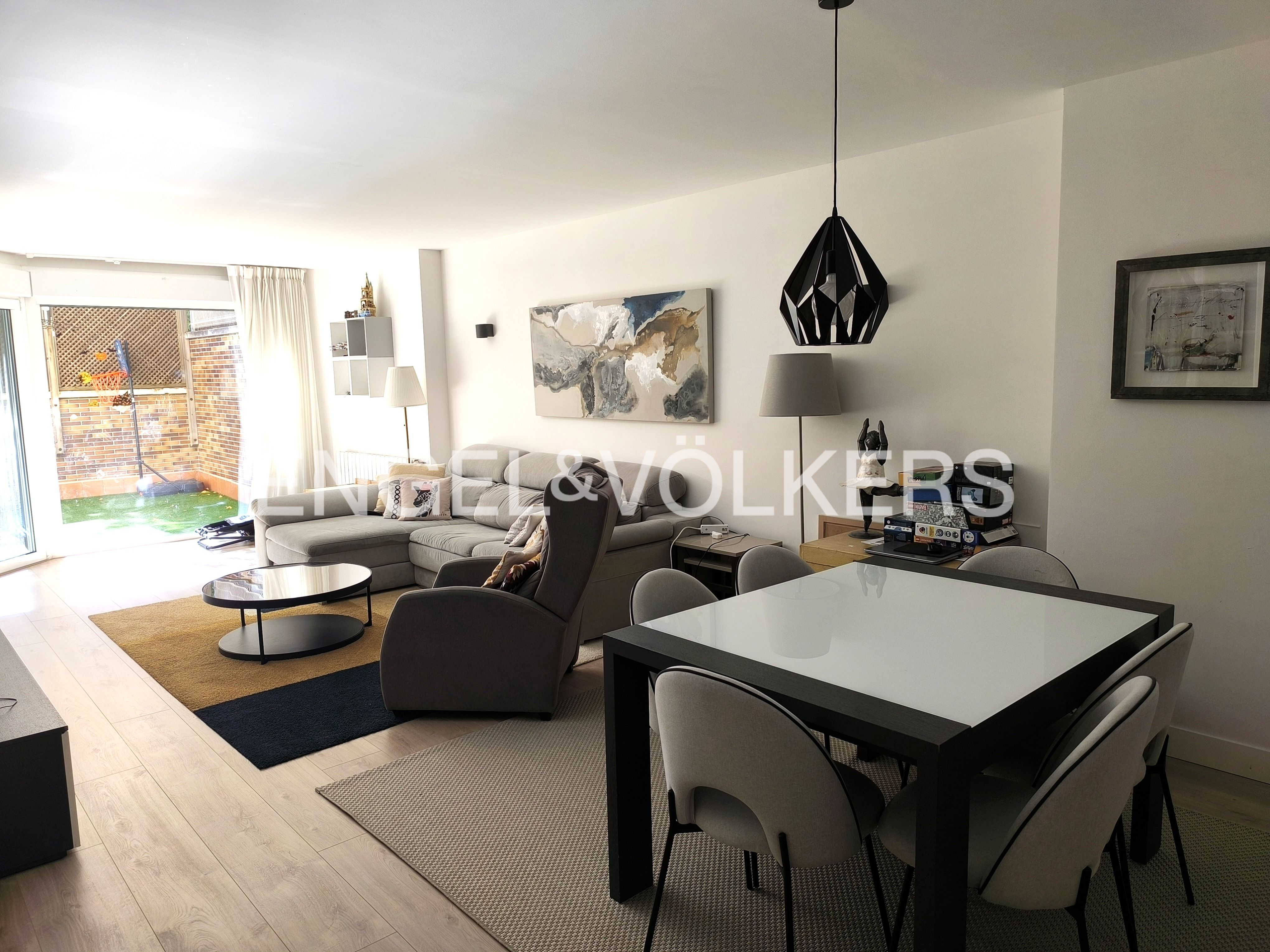 Exterior view of Apartment for sale in Majadahonda  with Air Conditioner, Heating and Private garden