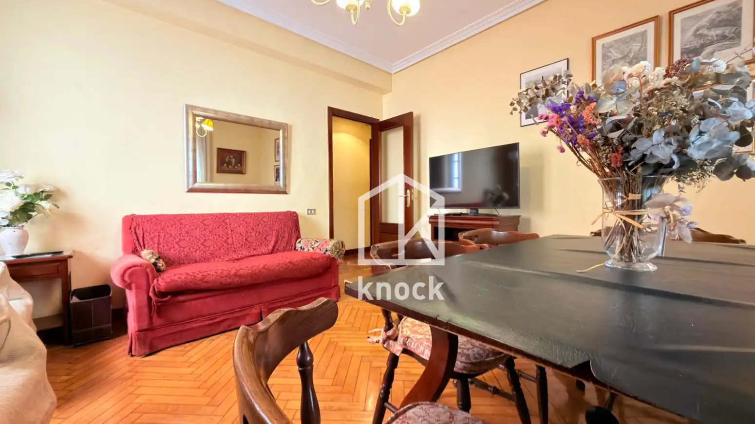 Living room of Flat for sale in Oviedo   with Heating and Parquet flooring