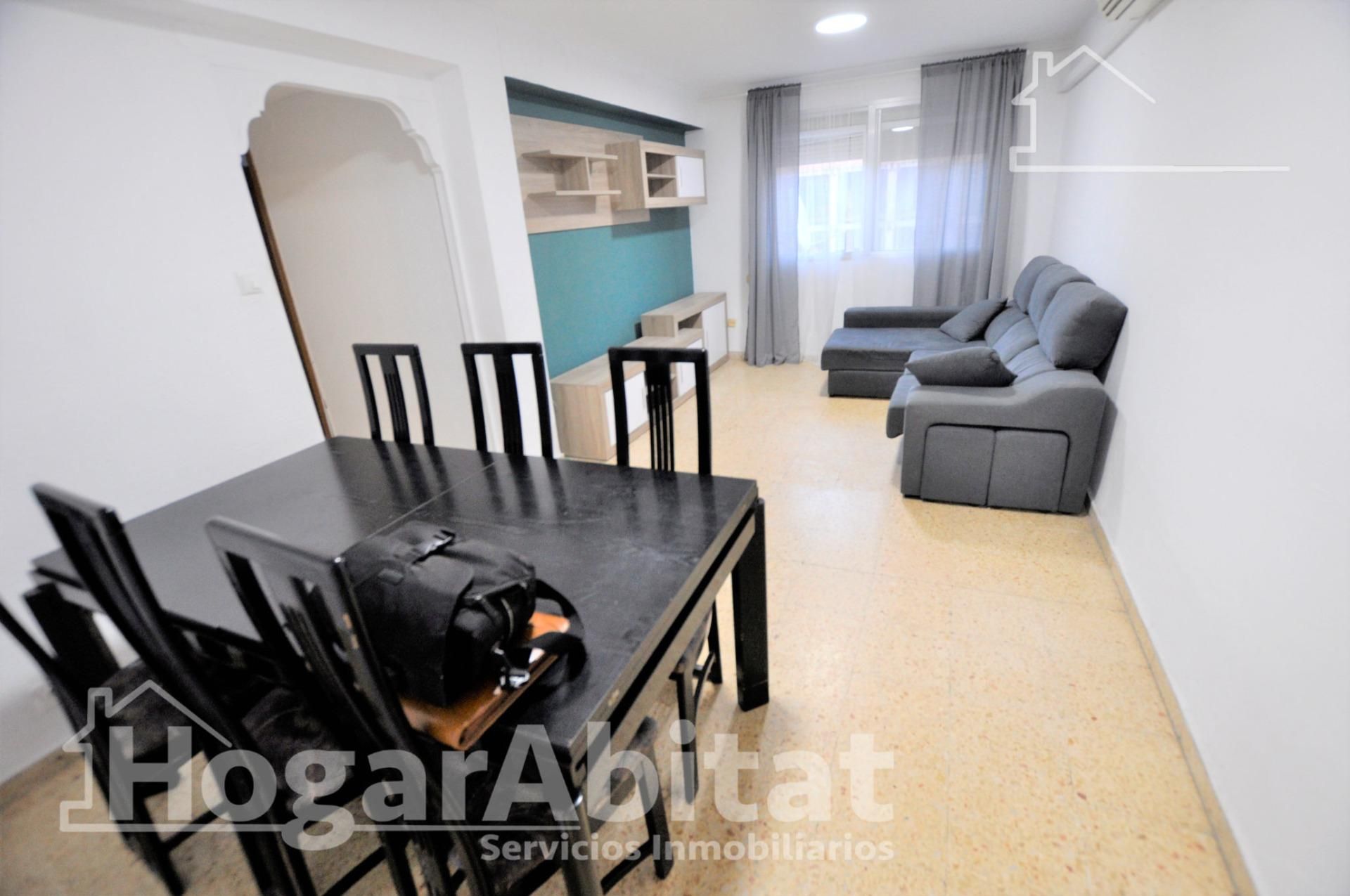 Living room of Flat for sale in  Valencia Capital  with Air Conditioner and Furnished