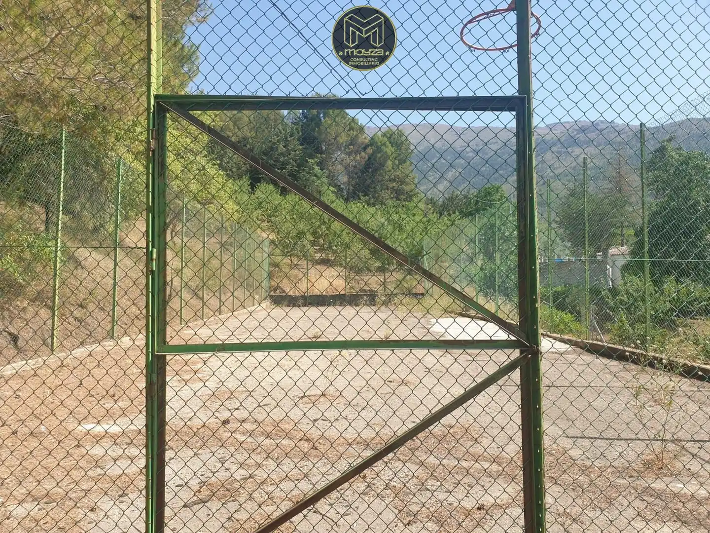 Vista exterior de Casa o xalet en venda en Andújar amb Aire condicionat, Calefacció i Piscina