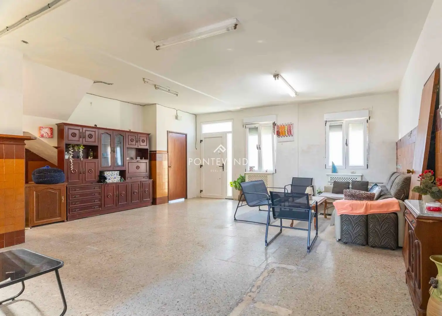 Sala d'estar de Casa adosada en venda en Pontevedra Capital  amb Calefacció, Terrassa i Traster