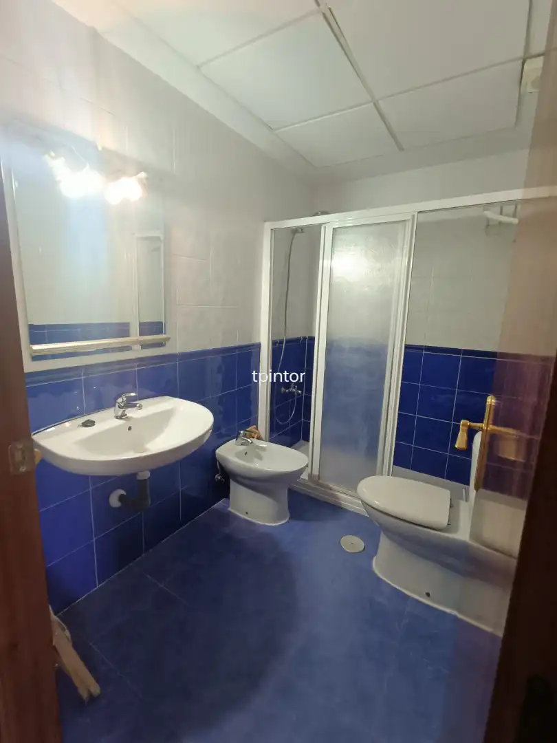 Bathroom of Detached homes for rent in Cáceres  with Oven, Washing machine and Microwave