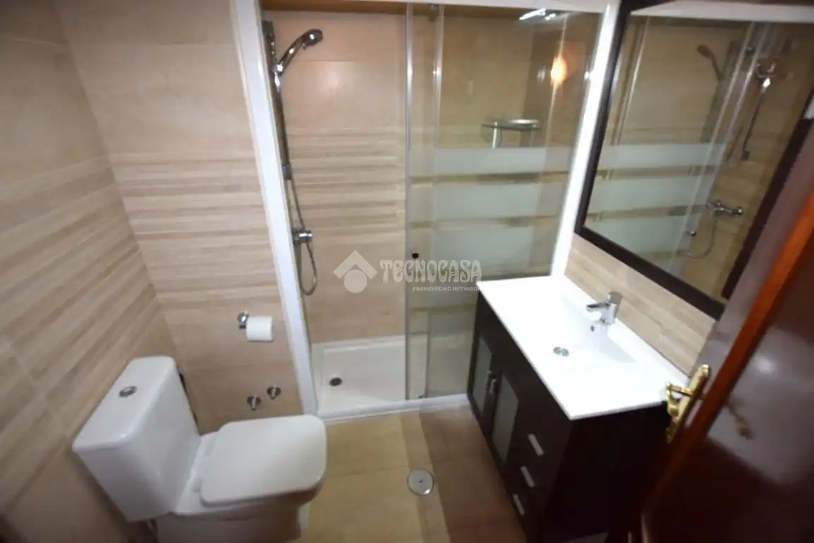Baño de Piso en venta en Fuenlabrada con Aire acondicionado, Calefacción y Terraza