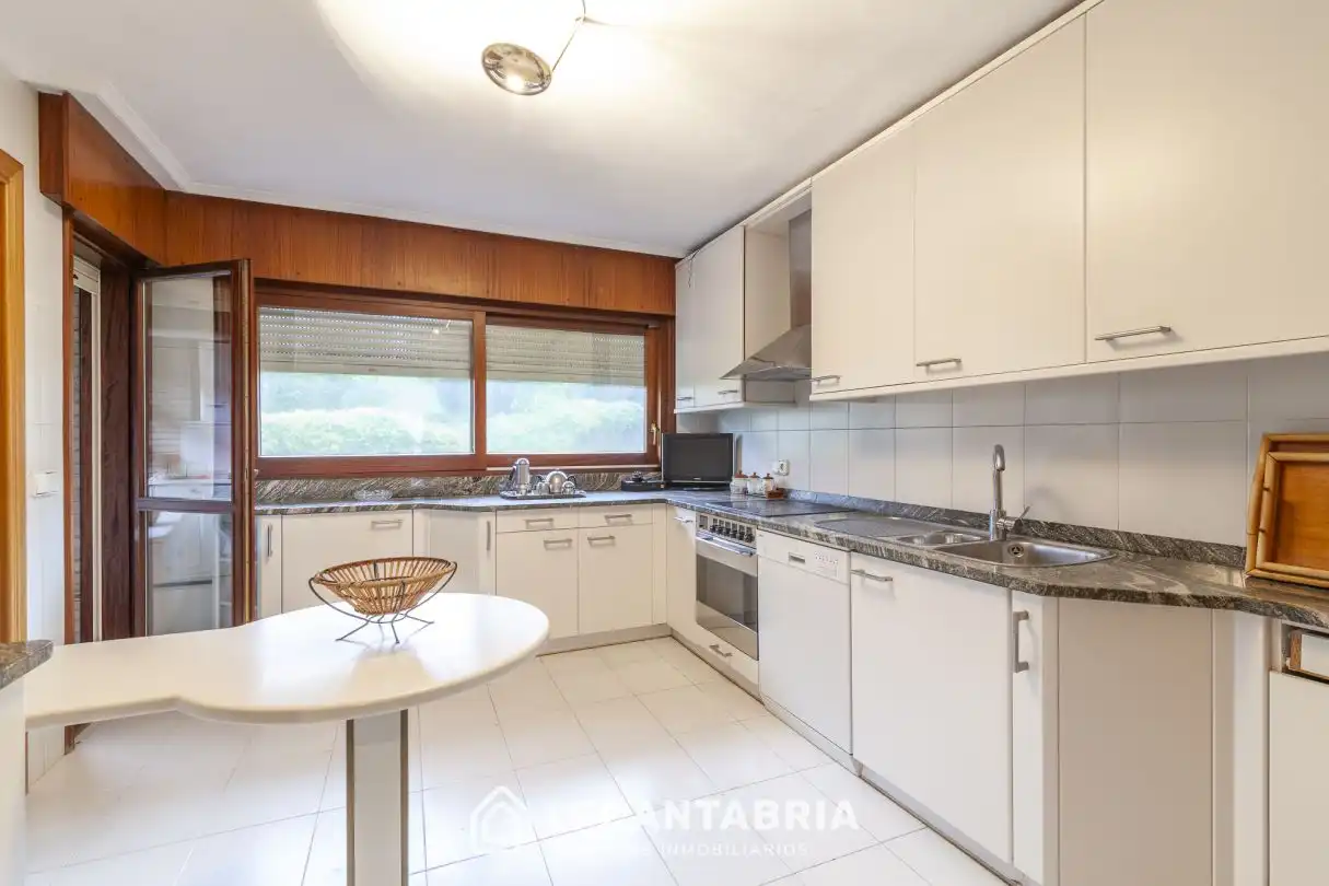 Cocina de Dúplex en venta en Santander con Calefacción y Terraza