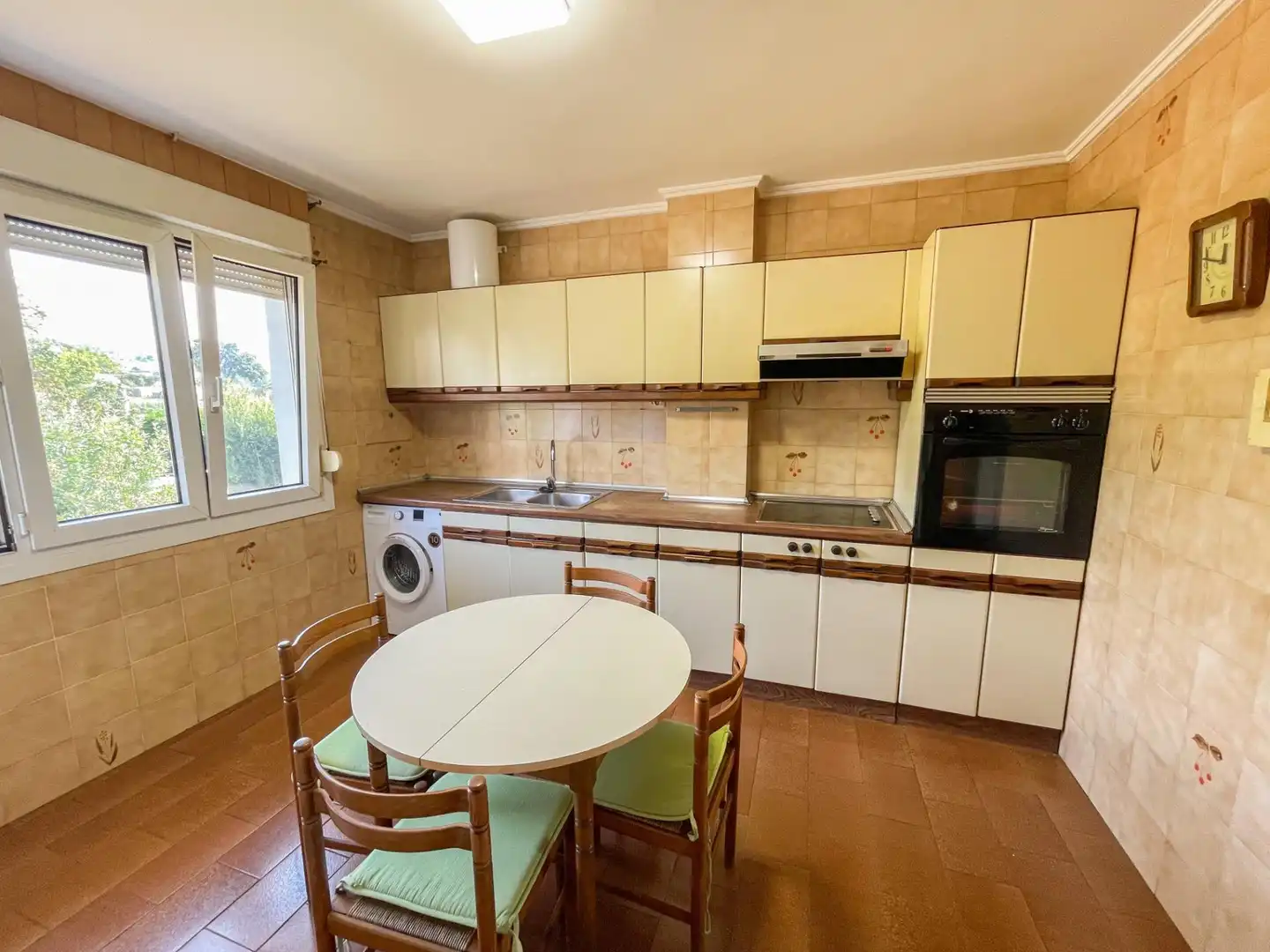 Kitchen of Houses for sale in Abanto y Ciérvana-Abanto Zierbena  with Heating, Private garden and Storage room