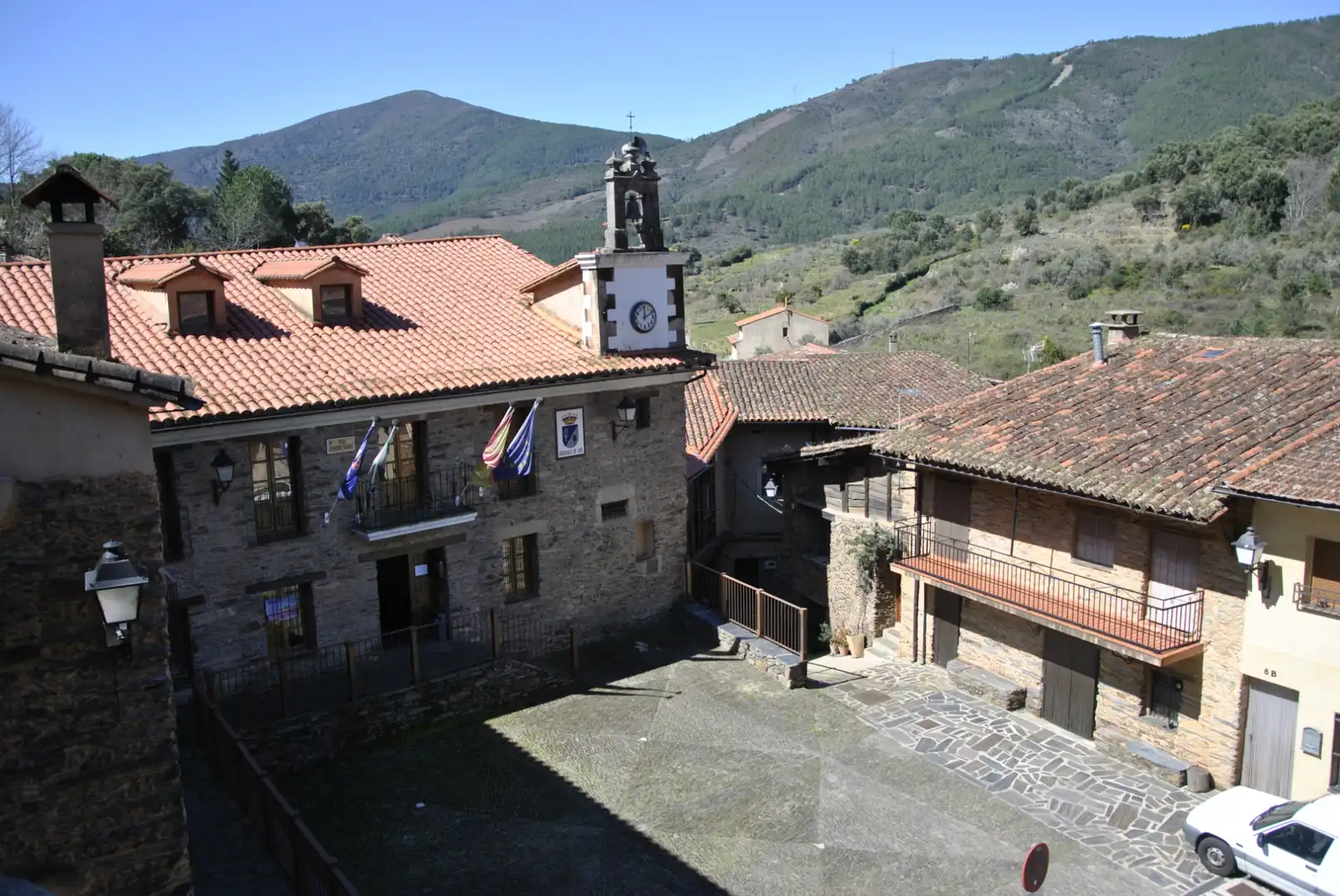 Vista exterior de Finca rústica en venda en Robledillo de Gata amb Aire condicionat, Calefacció i Jardí privat